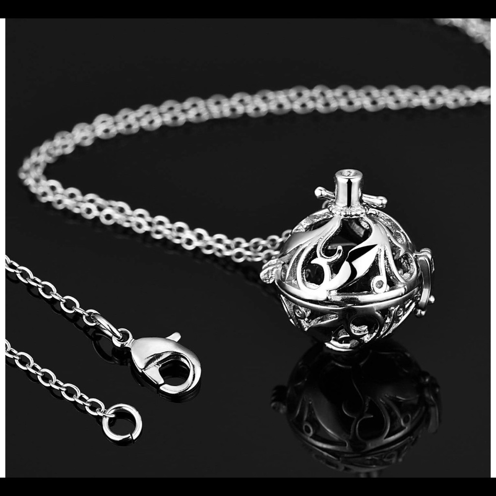 Silver Diffuser Locket w/ (1) Essential Oil